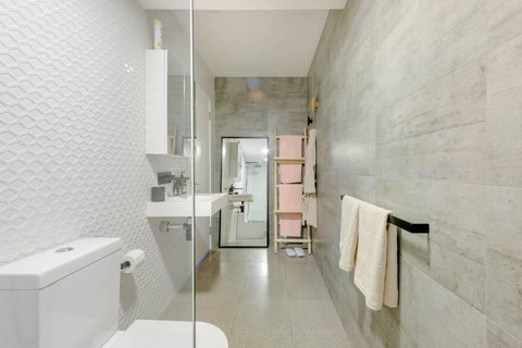 Scandi Beach Apartment - Foster Accommodation 10