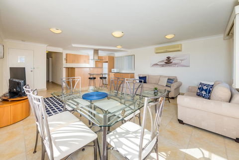 Ronald Avenue 1/65 - Shoal Bay - Foster Accommodation 4