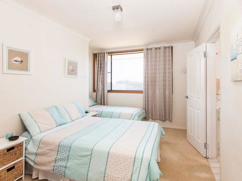 Shoreline 7 - Foster Accommodation 5