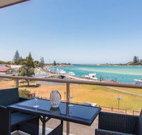 Shoreline 7 with 180 degree water views - Foster Accommodation