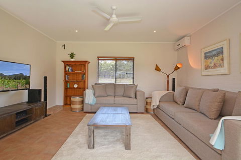 JE Guesthouse, Central To All The Hunter Valley Has To Offer - Foster Accommodation 3