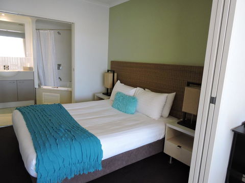 BASE Holidays - Ettalong Beach Premium Apartments - Foster Accommodation 4