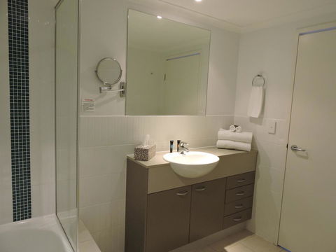 BASE Holidays - Ettalong Beach Premium Apartments - Foster Accommodation 6