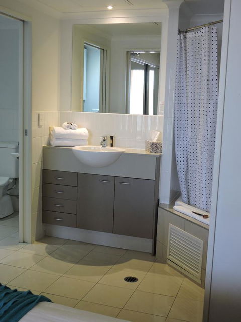 BASE Holidays - Ettalong Beach Premium Apartments - Foster Accommodation 8