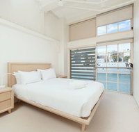 Waterfront Apartment on Sydney Harbour - Foster Accommodation