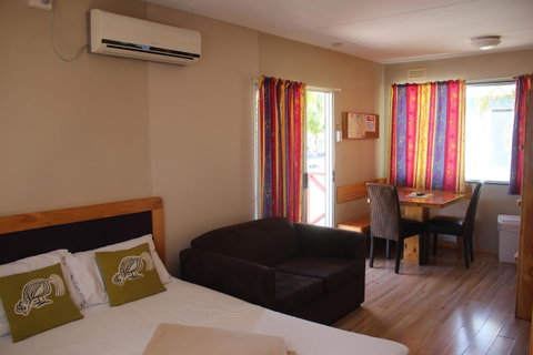 Lani\'s Holiday Island - Foster Accommodation 15