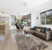 Lower Bridge and Sails - Executive 2BR Darlinghurst Apartment with Balcony and Rooftop Views - Foster Accommodation