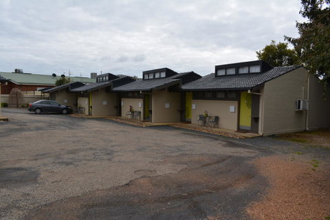 The Apple Inn - Foster Accommodation 24