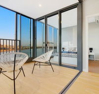 Brand New 3 Bedrooms Apt with Waterfront View - Foster Accommodation