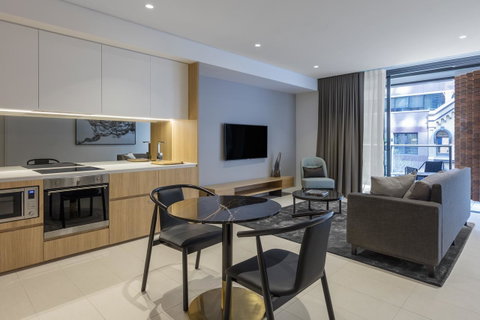 SKYE Suites Sydney - Foster Accommodation 17