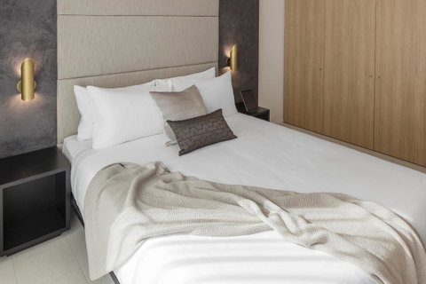 SKYE Suites Sydney - Foster Accommodation 15
