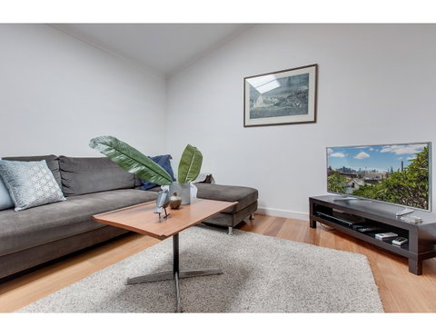 Spacious Cottage With Views, 10 Mins From The City - Foster Accommodation 7
