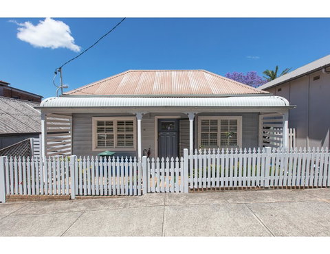 Spacious Cottage With Views, 10 Mins From The City - Foster Accommodation 19