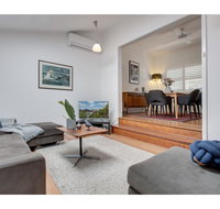 Spacious cottage with views 10 mins from the city - Foster Accommodation