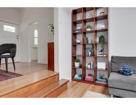 Spacious Cottage With Views, 10 Mins From The City - Foster Accommodation 18