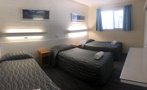 Coastal Bay Motel - Foster Accommodation 21