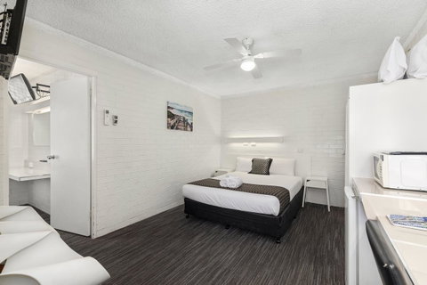 Coastal Bay Motel - Foster Accommodation 16