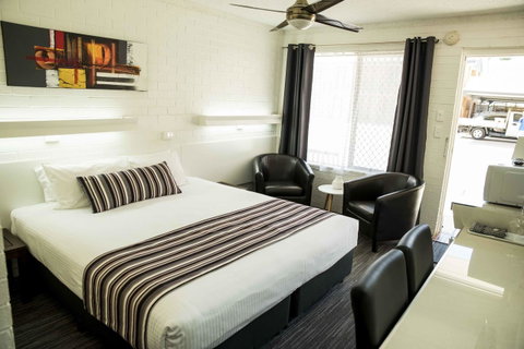 Coastal Bay Motel - Foster Accommodation 27