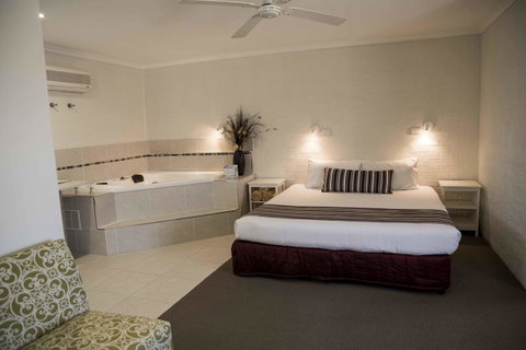Coastal Bay Motel - Foster Accommodation 26
