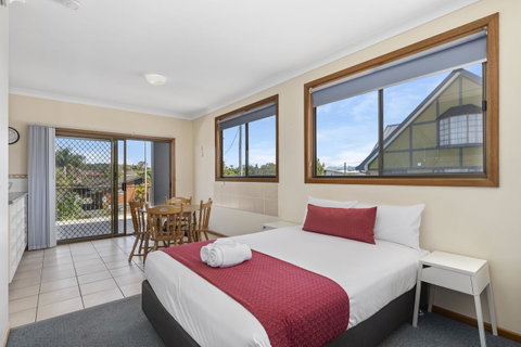 Coastal Bay Motel - Foster Accommodation 8