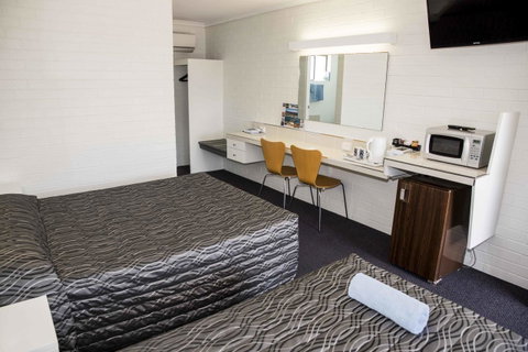 Coastal Bay Motel - Foster Accommodation 29