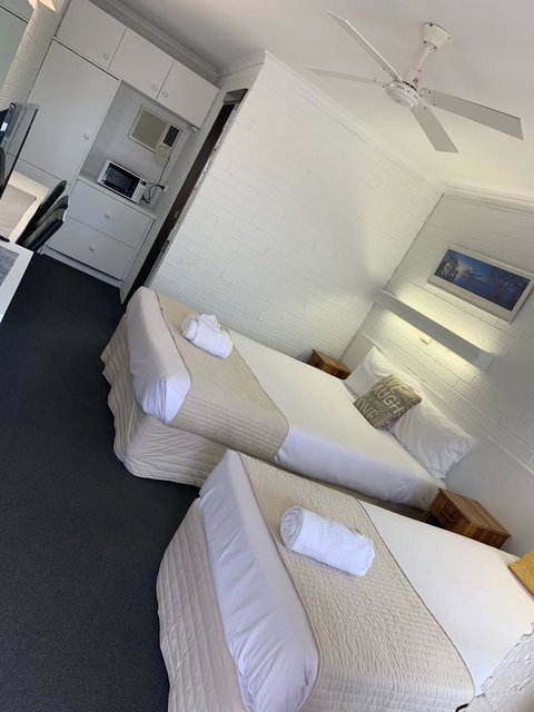 Coastal Bay Motel - Foster Accommodation 34