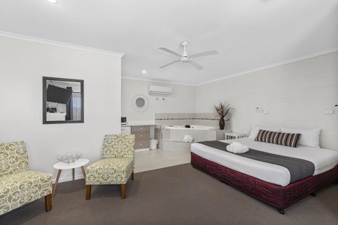 Coastal Bay Motel - Foster Accommodation 13