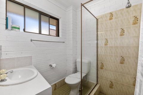 Coastal Bay Motel - Foster Accommodation 10