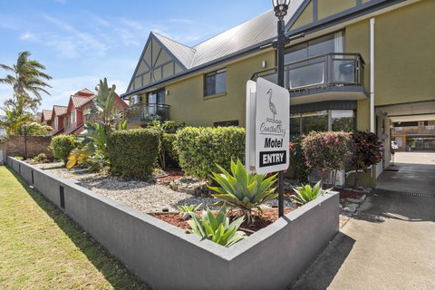 Coastal Bay Motel - Foster Accommodation 4