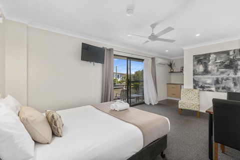 Coastal Bay Motel - Foster Accommodation 2