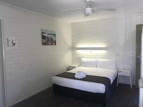 Coastal Bay Motel - Foster Accommodation 19