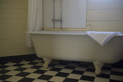 Hillview Heritage Hotel - Foster Accommodation 27