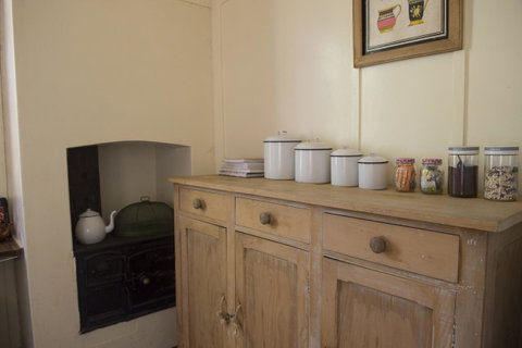 Hillview Heritage Hotel - Foster Accommodation 3