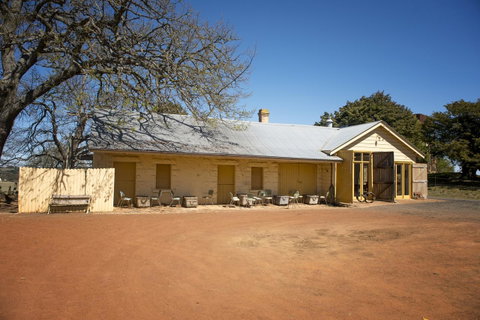 Hillview Heritage Hotel - Foster Accommodation 1