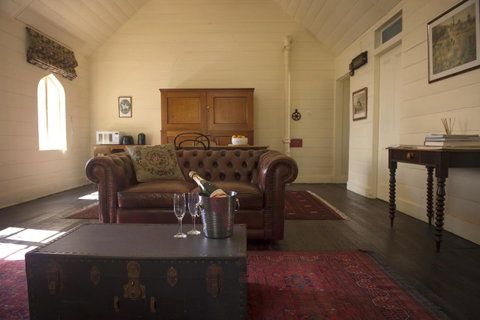Hillview Heritage Hotel - Foster Accommodation 29
