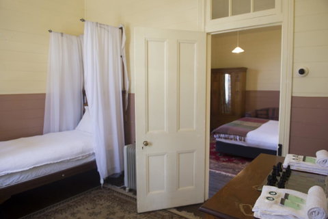 Hillview Heritage Hotel - Foster Accommodation 44