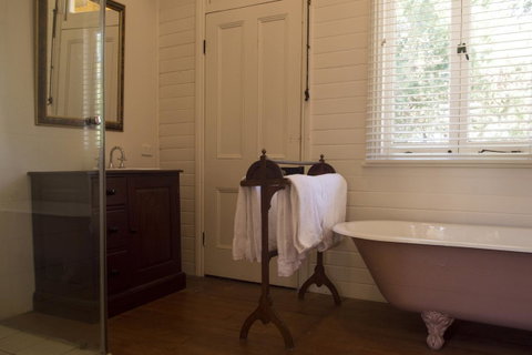 Hillview Heritage Hotel - Foster Accommodation 5