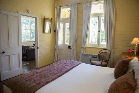 Hillview Heritage Hotel - Foster Accommodation 6