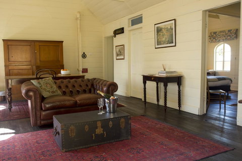 Hillview Heritage Hotel - Foster Accommodation 28