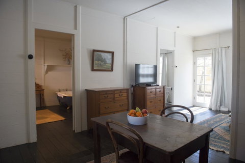 Hillview Heritage Hotel - Foster Accommodation 14