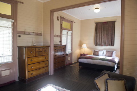 Hillview Heritage Hotel - Foster Accommodation 36
