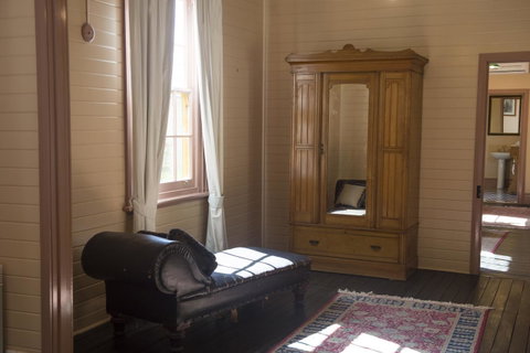 Hillview Heritage Hotel - Foster Accommodation 35