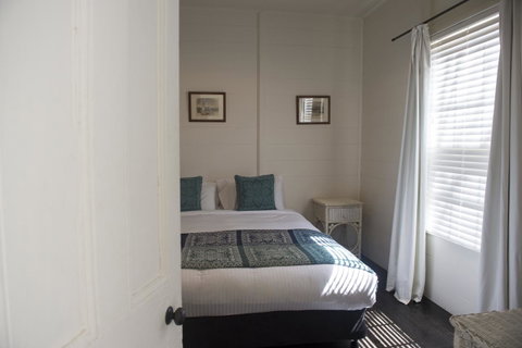 Hillview Heritage Hotel - Foster Accommodation 18