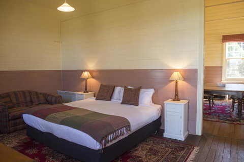 Hillview Heritage Hotel - Foster Accommodation 43