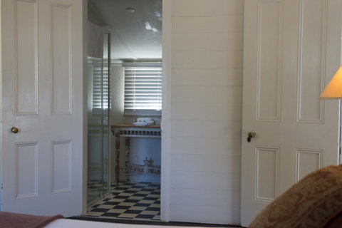 Hillview Heritage Hotel - Foster Accommodation 22
