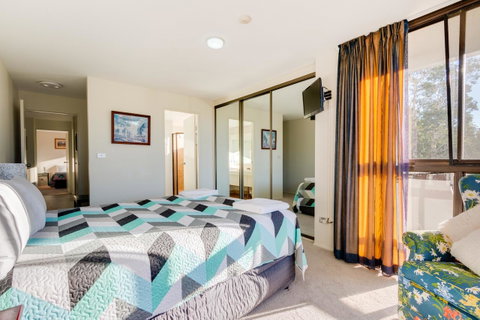 Pacific Towers Beach Resort - Foster Accommodation 27
