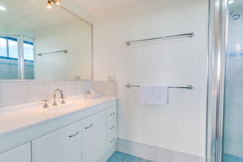 Pacific Towers Beach Resort - Foster Accommodation 36