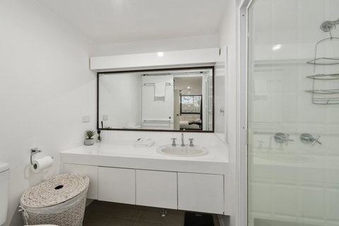 Pacific Towers Beach Resort - Foster Accommodation 2