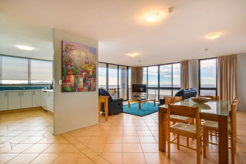 Pacific Towers Beach Resort - Foster Accommodation 43