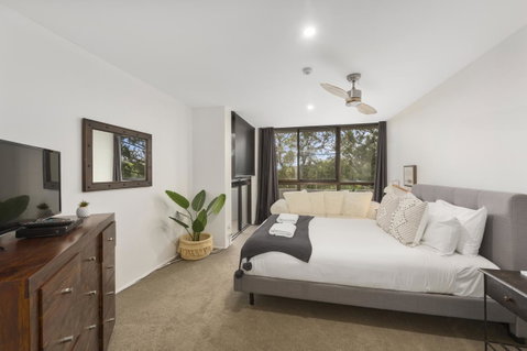 Pacific Towers Beach Resort - Foster Accommodation 3